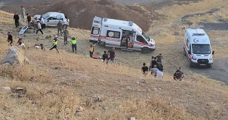 Şırnak ta otomobil şarampole yuvarlandı: 1 ölü, 1 yaralı