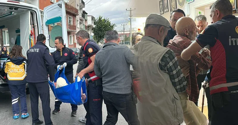 Evinde düşerek yaralanan yaşlı adamın yardımına ekipler koştu! Bakın nasıl kurtardılar
