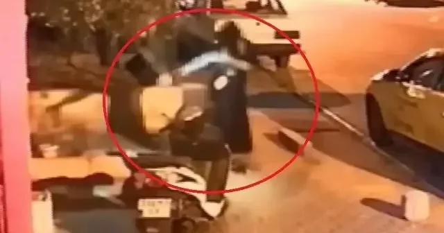Mersin de patenle kayarak iş yeri kurşunladı VİDEO İZLE