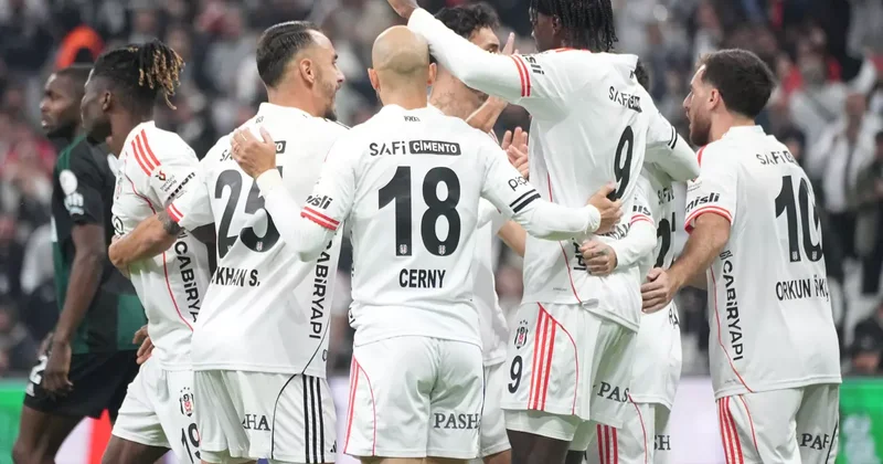Derbi öncesi sakatlık! Beşiktaş ın golcüsü maça devam edemedi