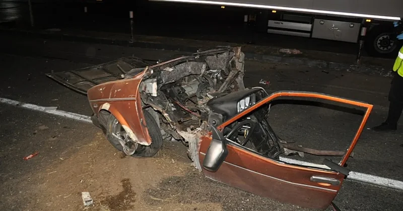 Manisa da kan donduran kaza! Otomobil ikiye bölündü: 5 ölü, 6 yaralı