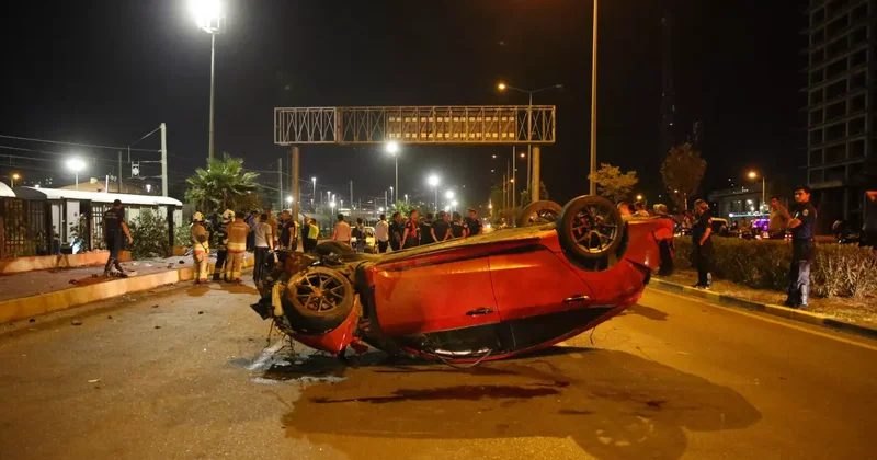 Otomobil, kaldırımda yürüyen yayalara çarptı: 3 ölü, 3 yaralı