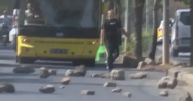 Hak sahipleri davayı kazanınca arazilerinden geçen ana yolu taşlarla kapattı VİDEO İZLE