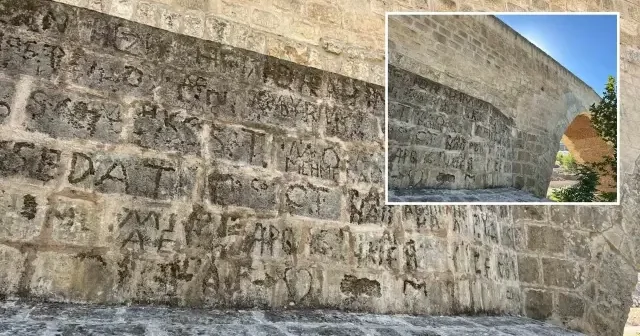Tarih gözler önünde yok oluyor: Artuklular dönemindeki Haburman köprüsüne isimlerini kazdılar Diyarbakır Haberleri