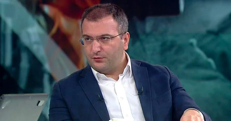 Cem Küçük ten büyük itiraf geldi! Uçakta gazetecilik krizi büyüyor