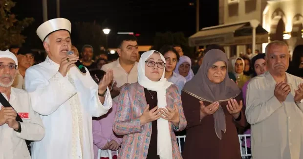 Gaziantep haberleri Umreye gönderilen 41 yıllık evli çiftler için uğurlama töreni yapıldı 29 Eylül 2025