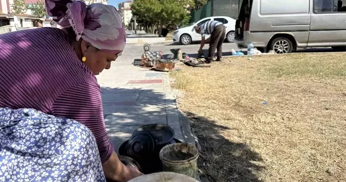 Trakya nın kalaycılık geleneği: 30 yıldır mahalle mahalle dolaşarak kalaycılık yapıyorlar
