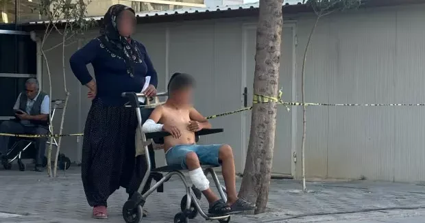 Adıyaman haberleri Adıyaman da yolda yürüdüğü sırada başıboş köpeğin saldırdığı çocuk yaralandı 29 Eylül 2025