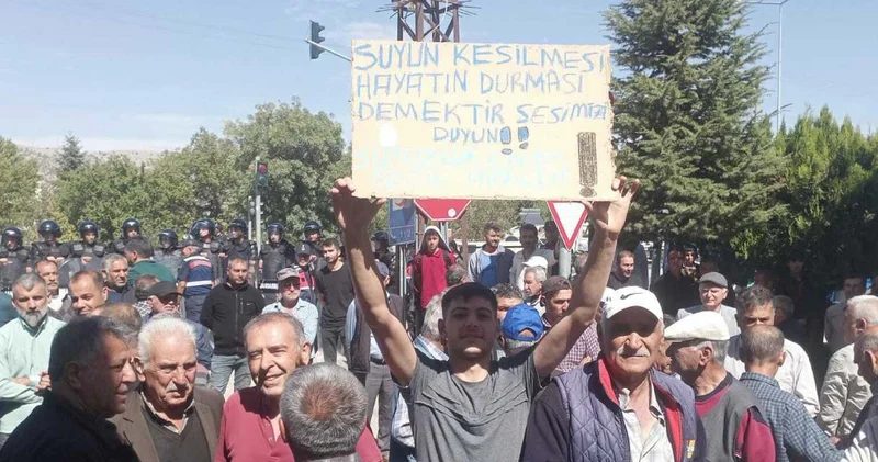 Malatya daki su kesintisi halkı çileden çıkardı! Belediyenin kapısına dayandılar