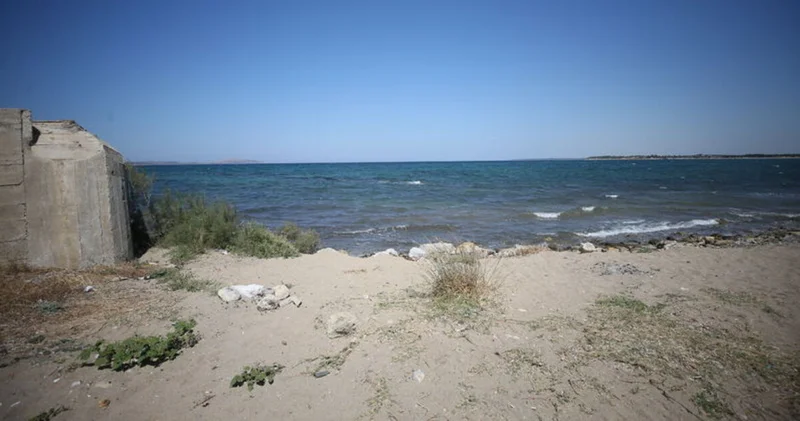 Çanakkale de denizin içindeki duvar kalıntısının izi sürülüyor