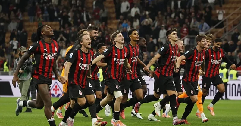 Napoli yi yenen Milan, liderliğe yükseldi