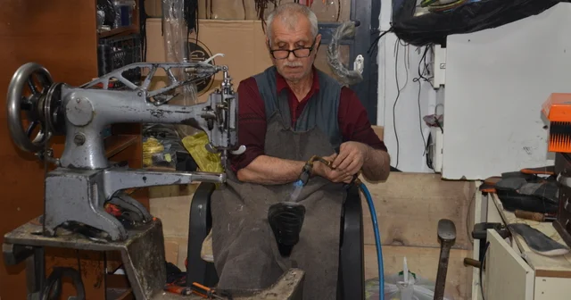 Muşlu Fikret Usta 45 yıldır ayakkabı tamir ediyor Muş Haberleri