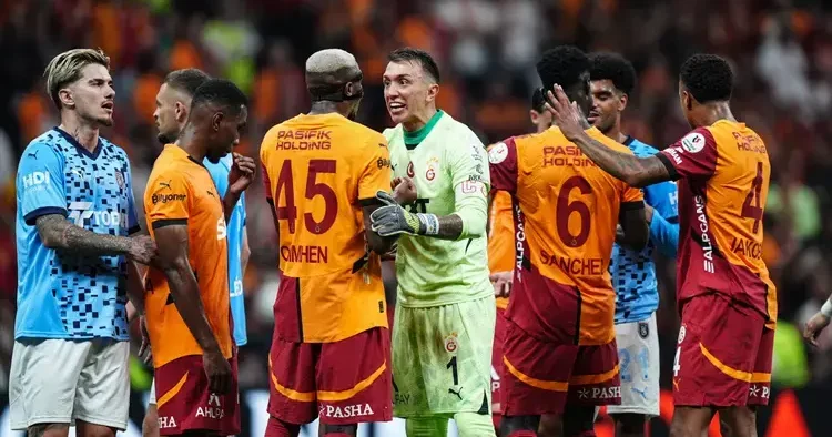 Galatasaray Başakşehir maçında gerginlik! Osimhen çılgına döndü