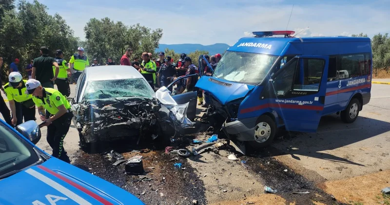 Bursa’da jandarma minibüsü ve araba çarpıştı: 1 ölü 2 yaralı