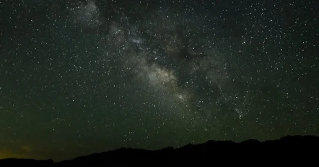 Death Valley de Samanyolu Büyüledi: Yıldızlı geceden nefes kesen görüntüler VİDEO İZLE