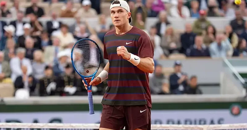 Draper tames Monfils and wild Paris crowd in epic French Open game