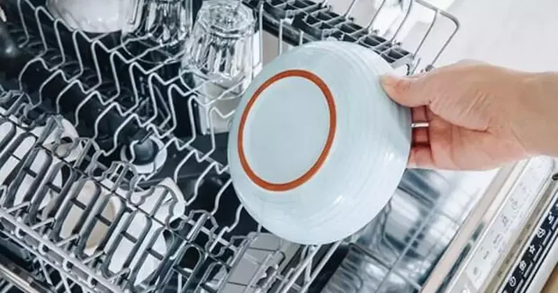 Bulaşık makinesi kullanırken yapılan en yaygın hatalar ve bunlardan kaçınma yolları