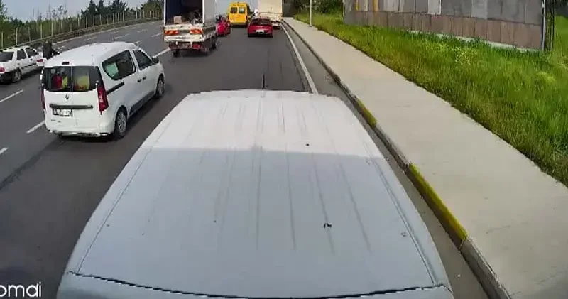Küçükçekmece de fren yerine debriyaja basınca arkasındaki TIR a çarpt