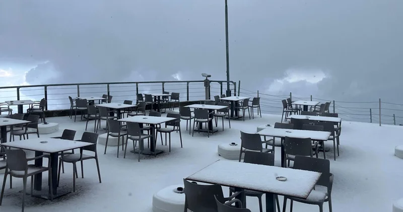 Mayıs ayında yaz turizminin başkentinde kar sürprizi! Lapa lapa yağdı