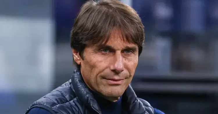 Napoli nin teknik direktörü Conte takımda kalacak!