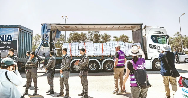 İsrail in çeteleri yardımları yağmalıyor: Konvoyları zorla güvenli olmayan bölgelere yönlendiriyor Ortadoğu Haberleri