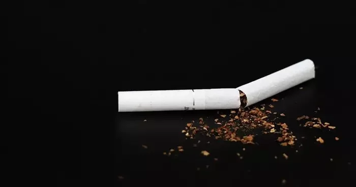 Fransa’da sigaraya yasak geliyor: Çocukların olduğu alanlarda, o tarihten itibaren içmek yasak!