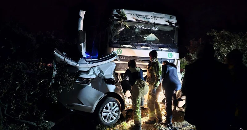 Tır ile otomobil çarpıştı, araçta sıkışan sürücü hayatını kaybetti