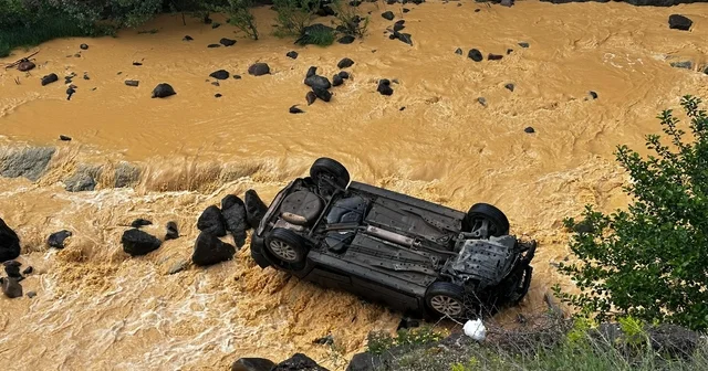 Giresun da dereye yuvarlanan otomobilin sürücüsü yaralandı Giresun Haberleri