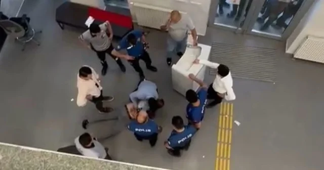 Bankada şube müdürüne bıçak çeken şüpheli suçüstü yakalandı Şanlıurfa Haberleri