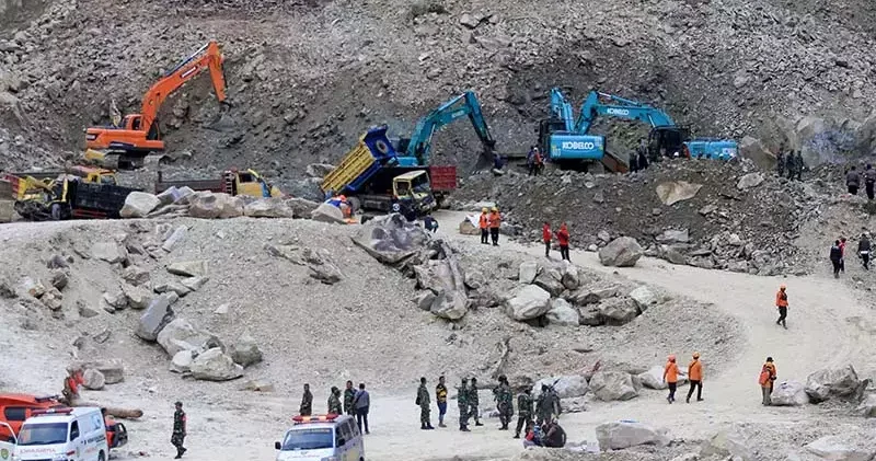 Endonezya’da taş ocağında göçük: 10 ölü