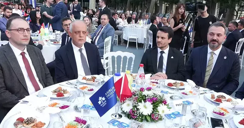 Asırlık Okullar Vakfı nın olağanüstü genel kurulu ve lansman töreni düzenlendi