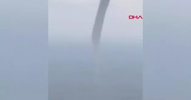 Akdeniz de ortaya çıkan hava şartları şaşırttı! Mersin de denizde oluşan hortum kamerada