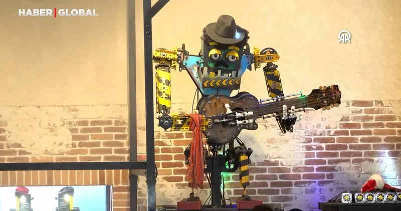 Garsonları robotlardan oluşan Tahran daki restoran herkesi şaşırtıyor