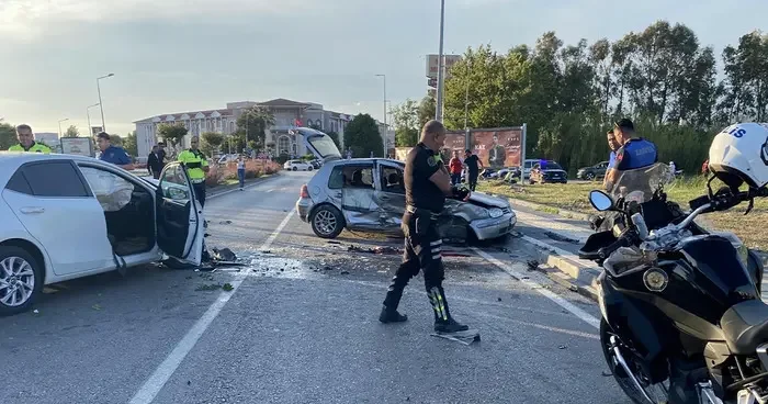 Muğla da feci kaza! Kontrolden çıkan otomobil karşı şeride geçip başka bir otomobile çarptı: 1 ölü, 3 yaralı