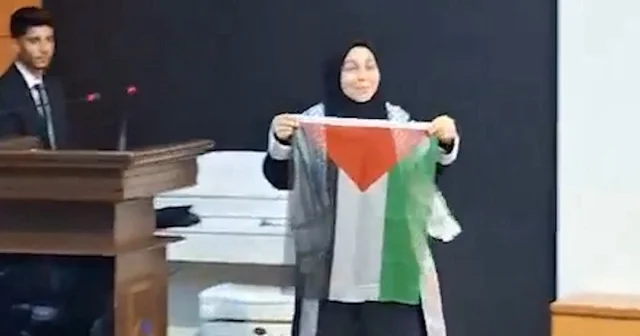 Adıyaman Üniversitesi mezuniyet töreninde Gazze ye anlamlı destek VİDEO İZLE