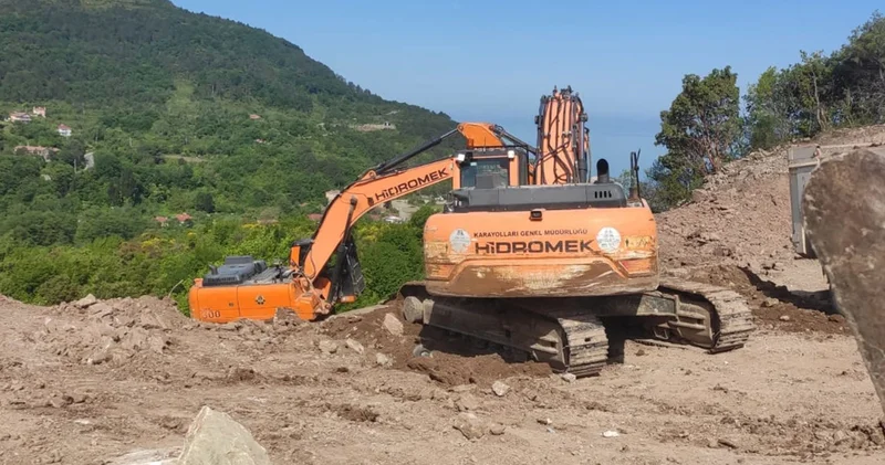 Kastamonu da heyelan! Yol trafiğe kapandı