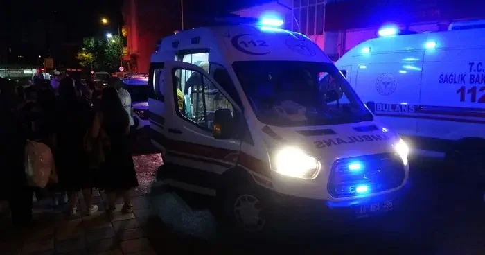 Düğün sahipleri ile kağıt toplayıcılar arasındaki yol verme tartışması kanlı bitti: 2 si ağır 5 yaralı