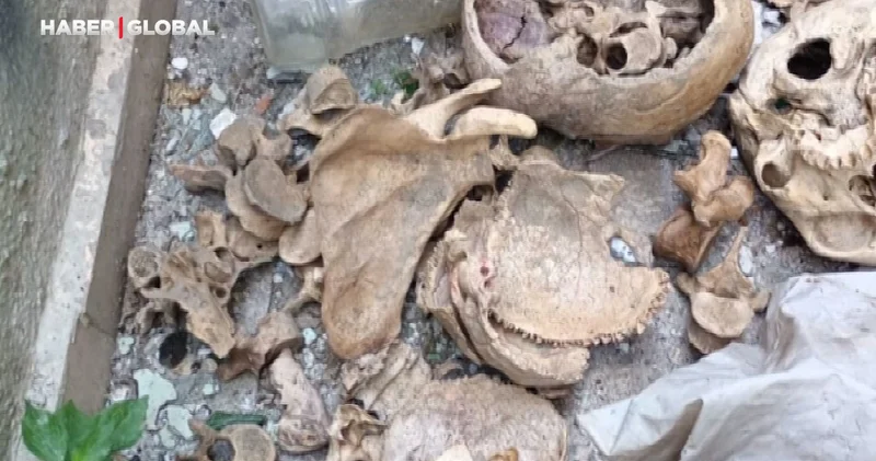İzmir de bir binanın kömürlüğünde 3 kişiye ait iskelet bulundu!