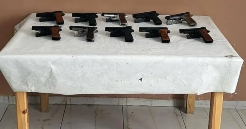 Erzurum da kaçakçılık operasyonu: Ruhsatsız 10 tabanca ele geçirildi Sözcü Gazetesi