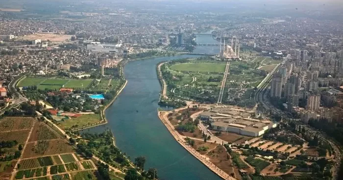 Adana ilçelerinde tarım arazileri sular altında kaldı