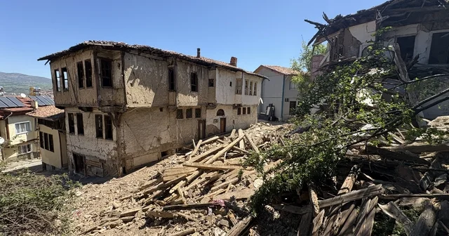 Tokat ta tehlike arz eden metruk binalar yıkıldı Tokat Haberleri