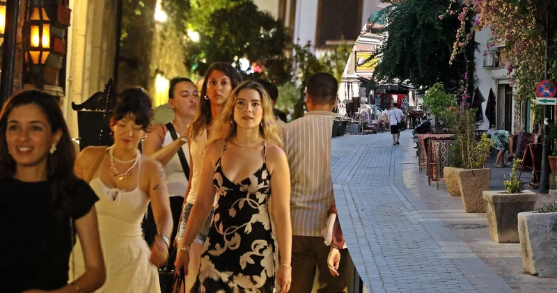 Nüfusu gündüz 82 gece 10 bin: 04.00 e kadar hayat var!