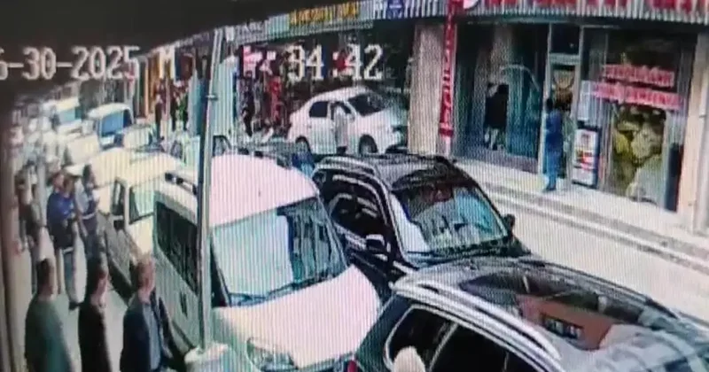 Alkollü sürücü şehri birbirine kattı... 2 çocuk otomobilin altında kalmaktan son anda kurtuldu