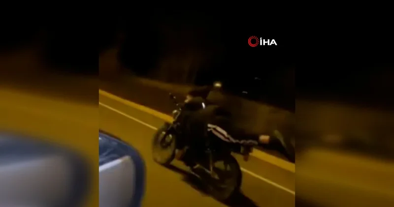 Yüzüstü yatarak motosiklet kullandı