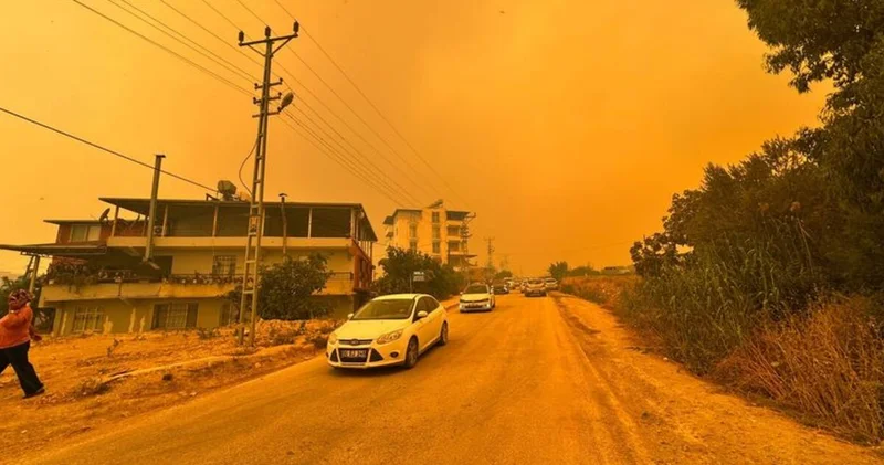 Hatay da orman yangını evlere sıçradı! Alevleri görünce çığlık atmaya başladılar! Yangın paniği kamerada Son dakika haberleri
