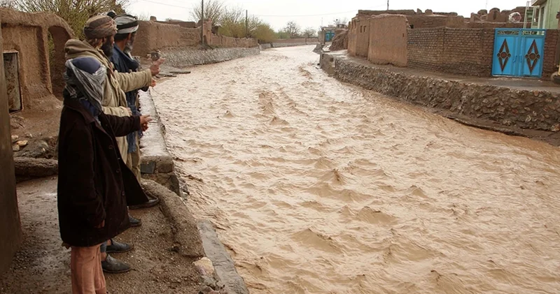 Afganistan da seller nedeniyle 4 kişi öldü, yüzlerce kişi yerinden edildi