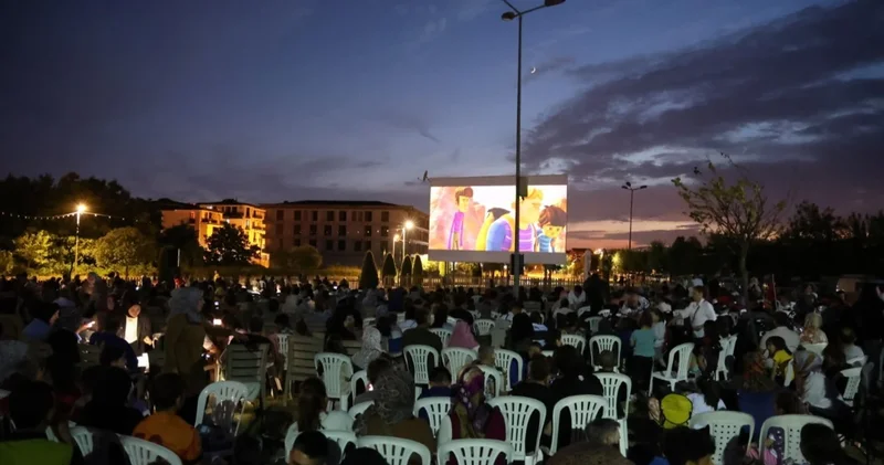 Kartepe’de açık hava sinema keyfi başladı