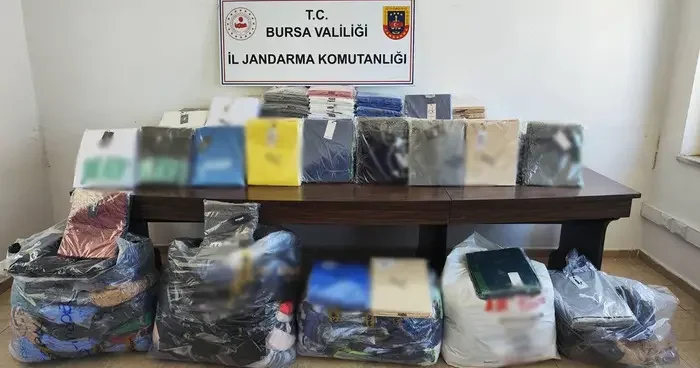 Bursa da kaçak kıyafet operasyonu: 2 milyon TL değerinde malzeme ele geçirildi