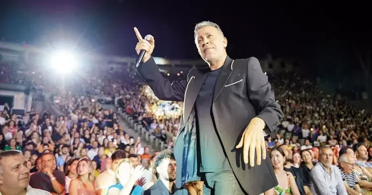 Konserine bilet aldı