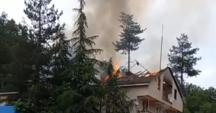 Bartın da bir evin çatısından yükselen alevler korkuttu